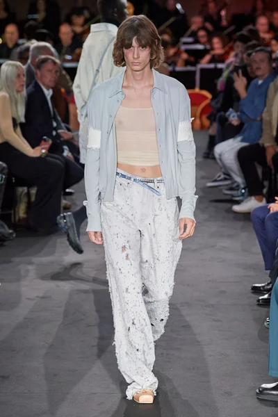 Look 15